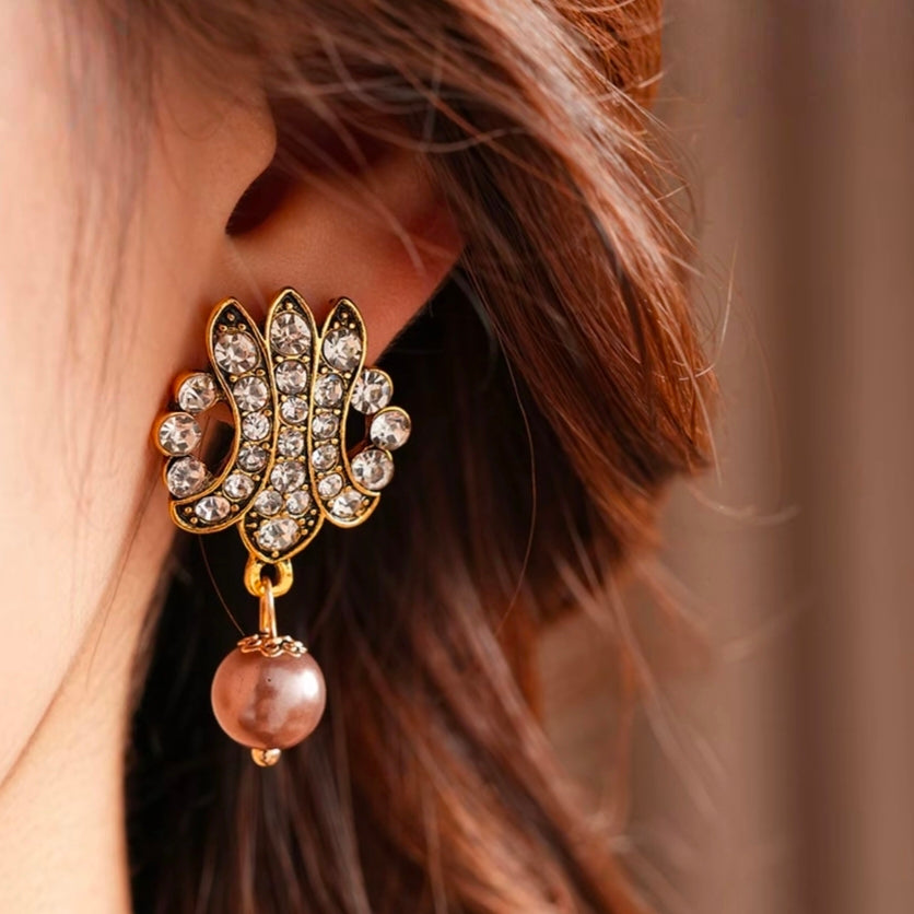 أقراط اللؤلؤ الزجاجية الذهبية المزججة